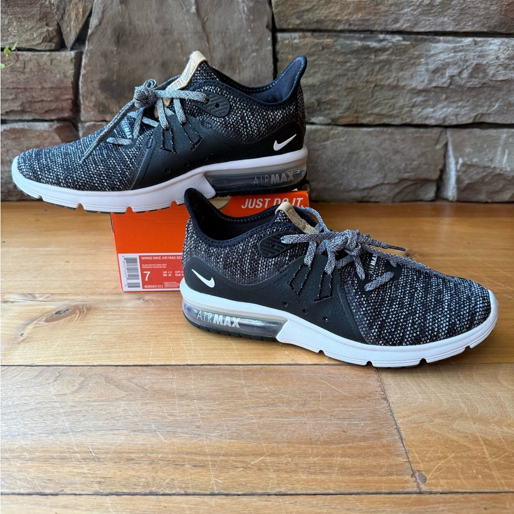 NIB Women’s Nike Air Max Sequent 3 Athletic Shoes 7
